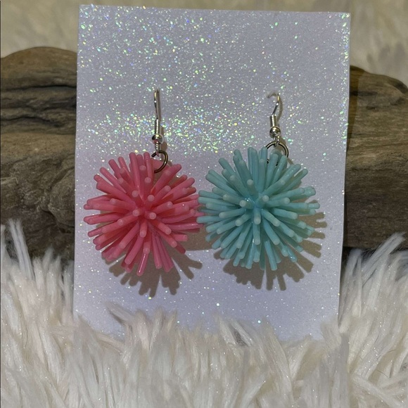 Earrings - Picture 1 of 5